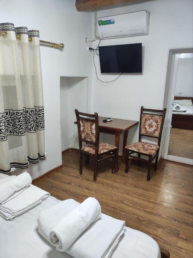 בוקורו Umar Hotel In The Old City מראה חיצוני תמונה