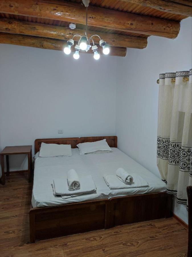 בוקורו Umar Hotel In The Old City מראה חיצוני תמונה